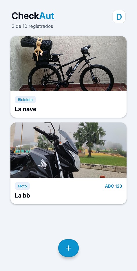 Inicio de CheckAut con dos vehículos: una bicicleta y una moto, con el contador 2 de 10 registrados.