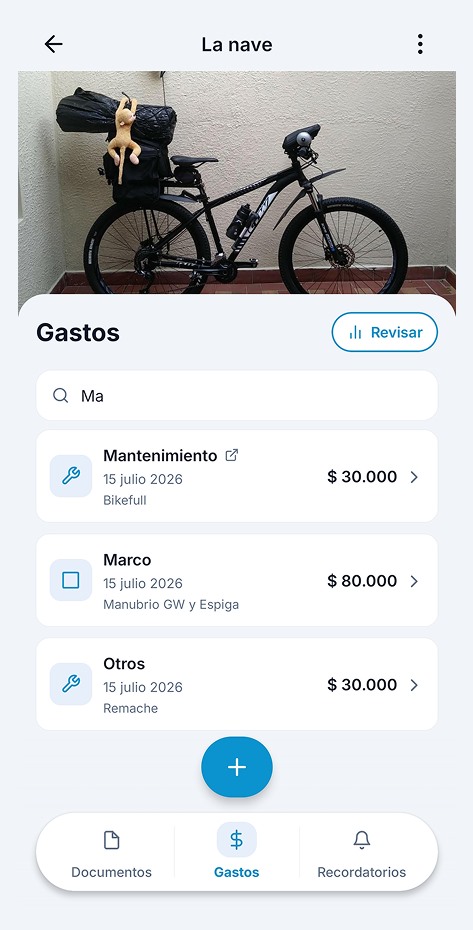 Gastos de una bicicleta: buscador, lista de gastos con categoría, fecha, nota y costo, y las pestañas Documentos, Gastos y Recordatorios.